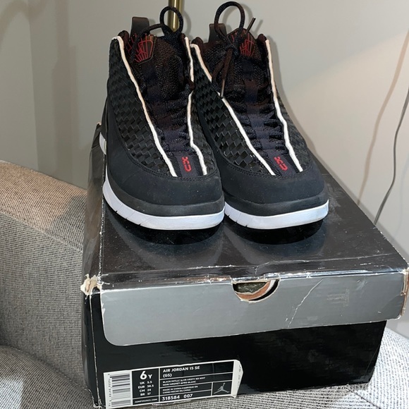 Air Jordan 15SE worn 2x delicate and have yellowing due to aging. Size 6